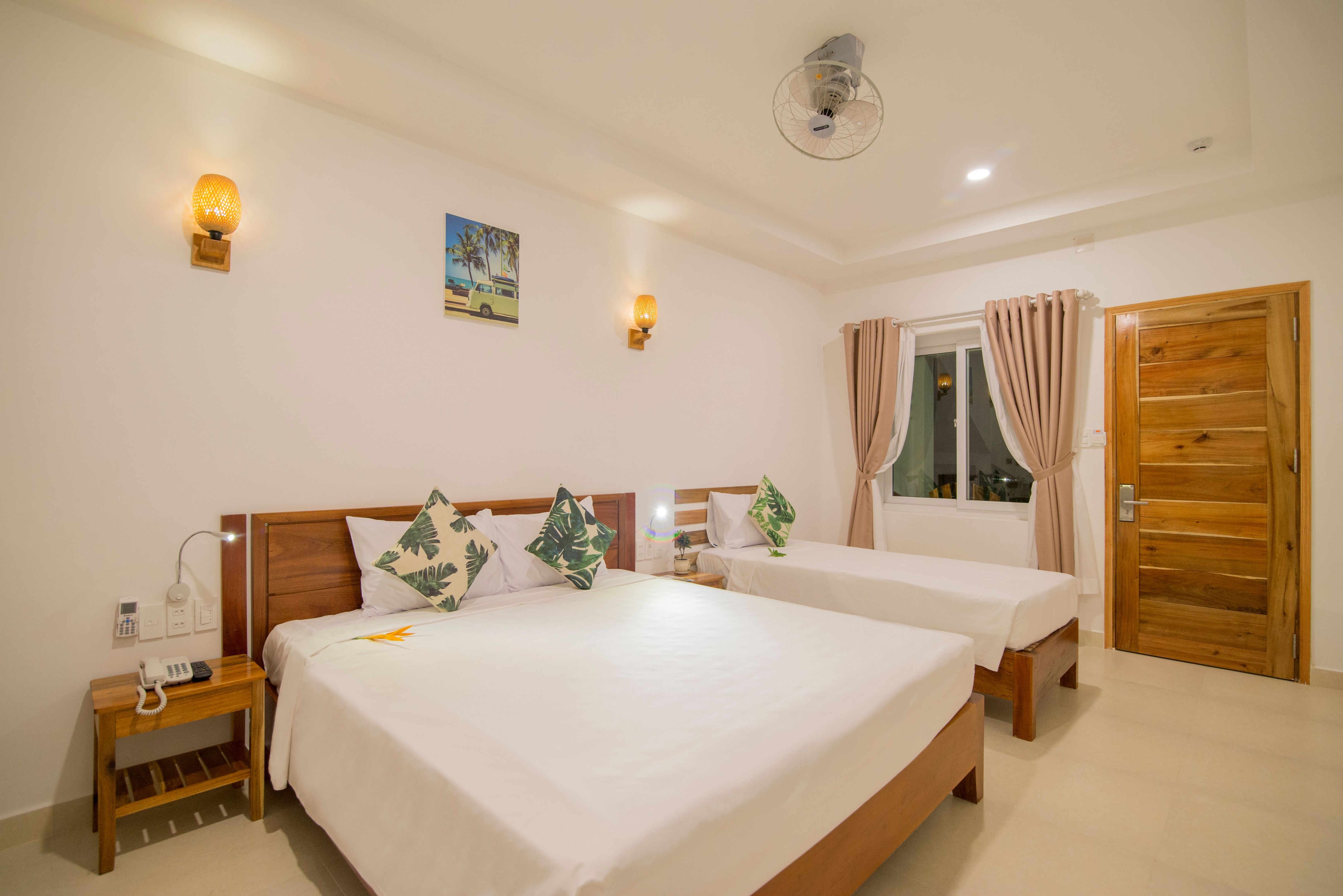 TRIPLE ROOM WITH BALCONY (NO EXTRA BED)