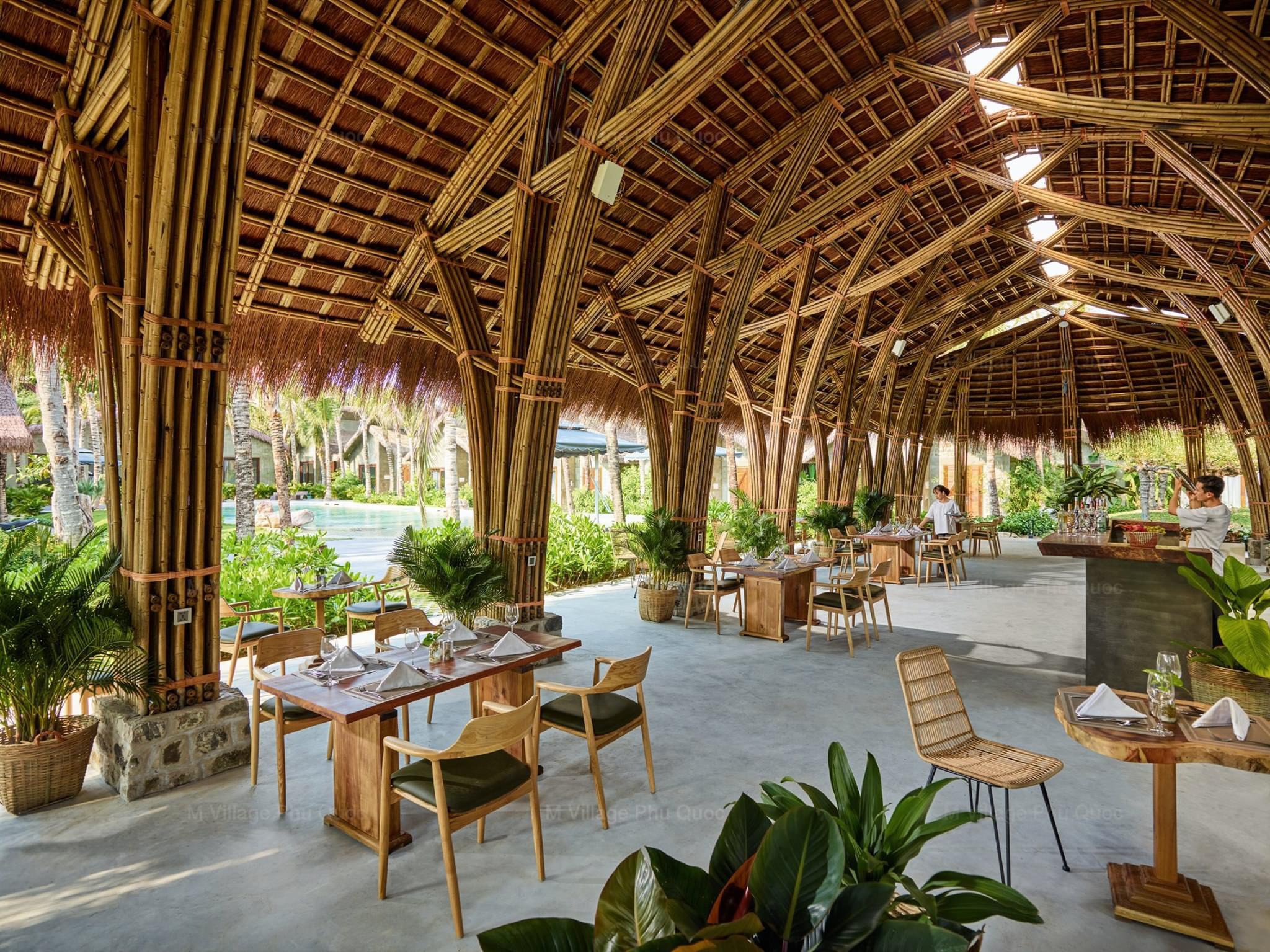 HOTELS RESTAURANT