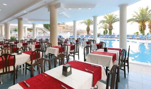 Hotel Noa Club Nergis Beach  restaurant.JPG