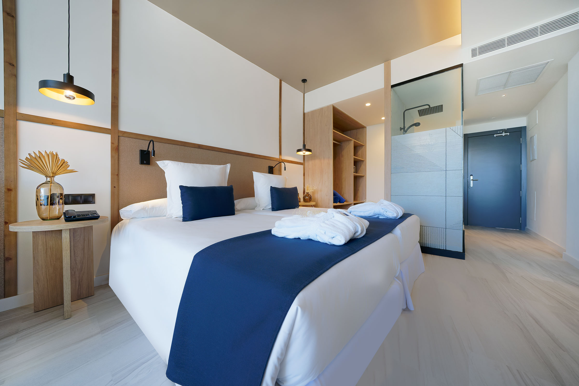 DOUBLE STANDARD ROOM (BALCONY OR TERRACE)