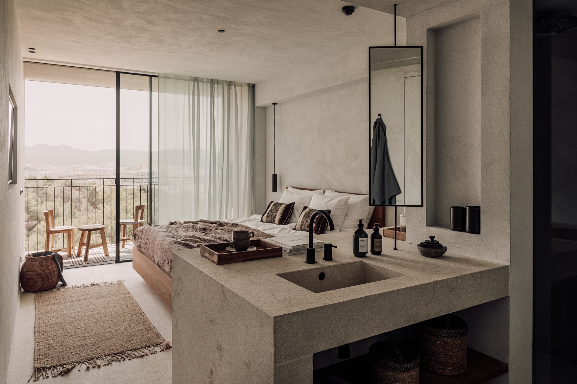 SUPERIOR ROOM