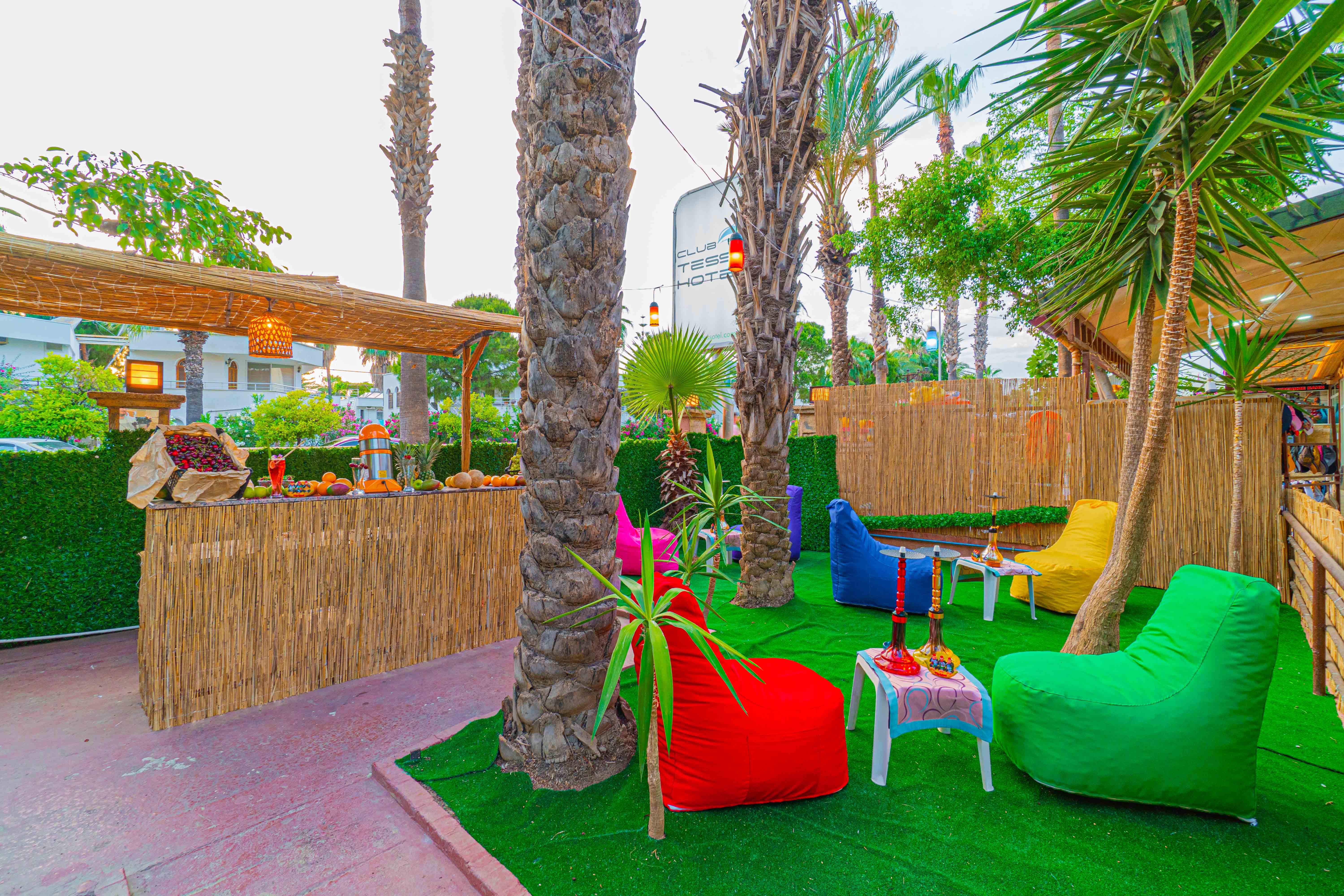 POOL BAR
