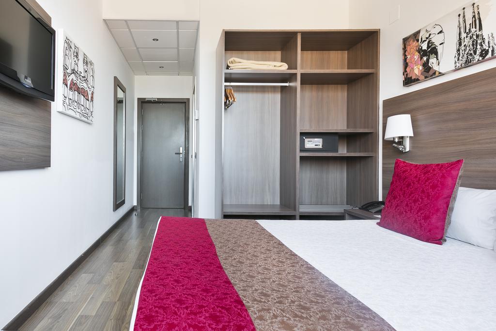 DOUBLE ROOM