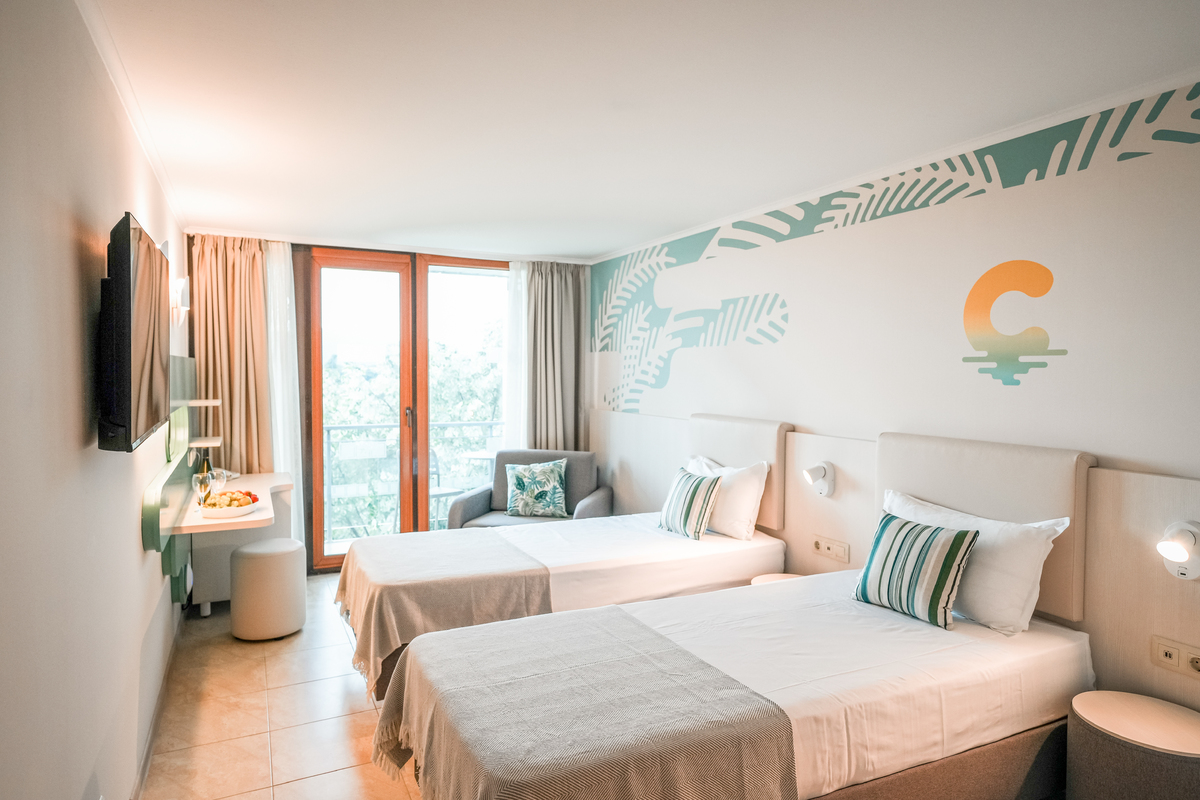 SINGLEUSE MAINBUILDING ROOM (BALCONY OR TERRACE)