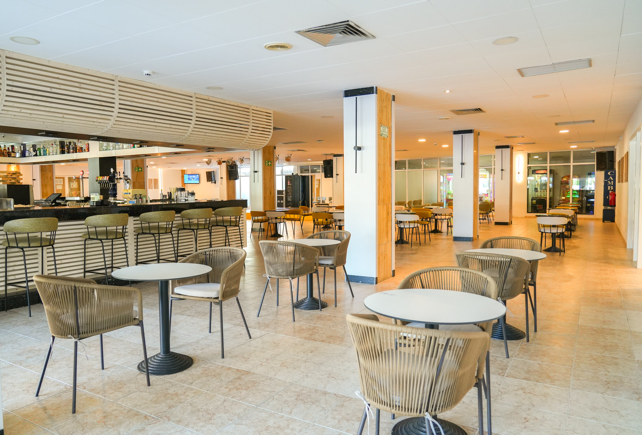 LOBBY BAR
