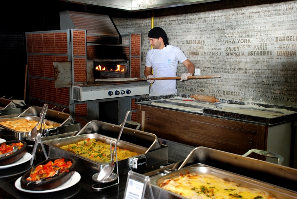 MAIN RESTAURANT