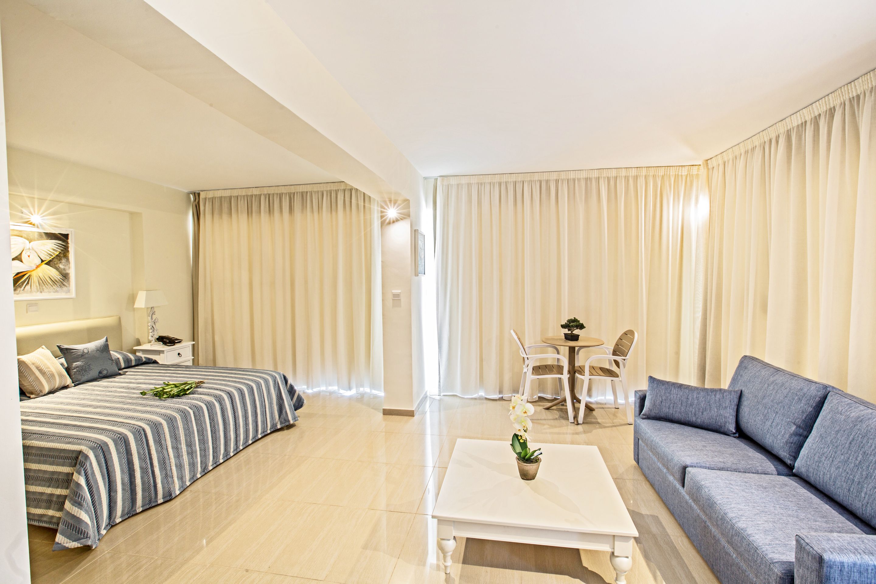 SUITE FAMILY ROOM SIDE INLAND VIEW