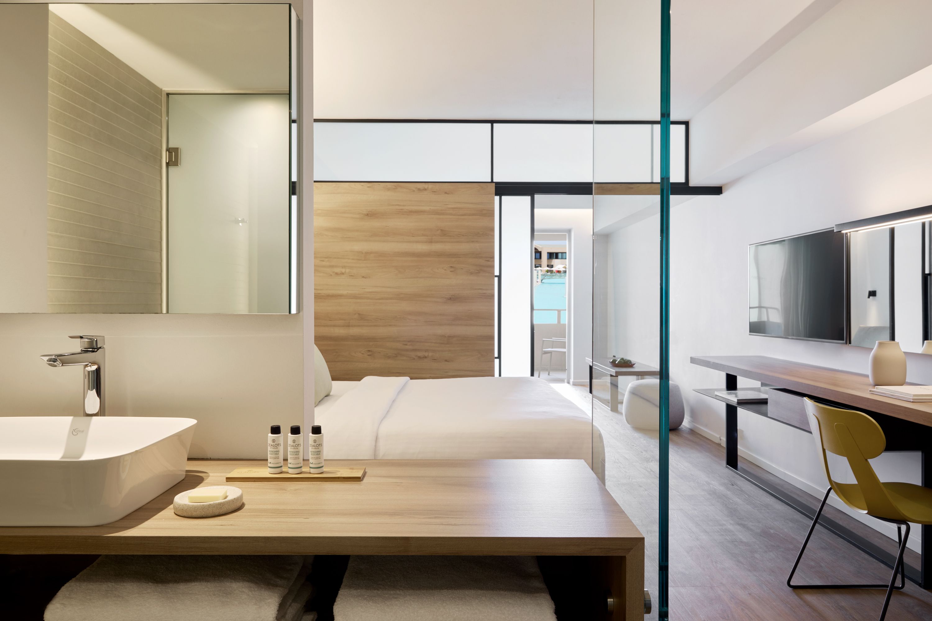 JUNIOR SUITE POOL VIEW