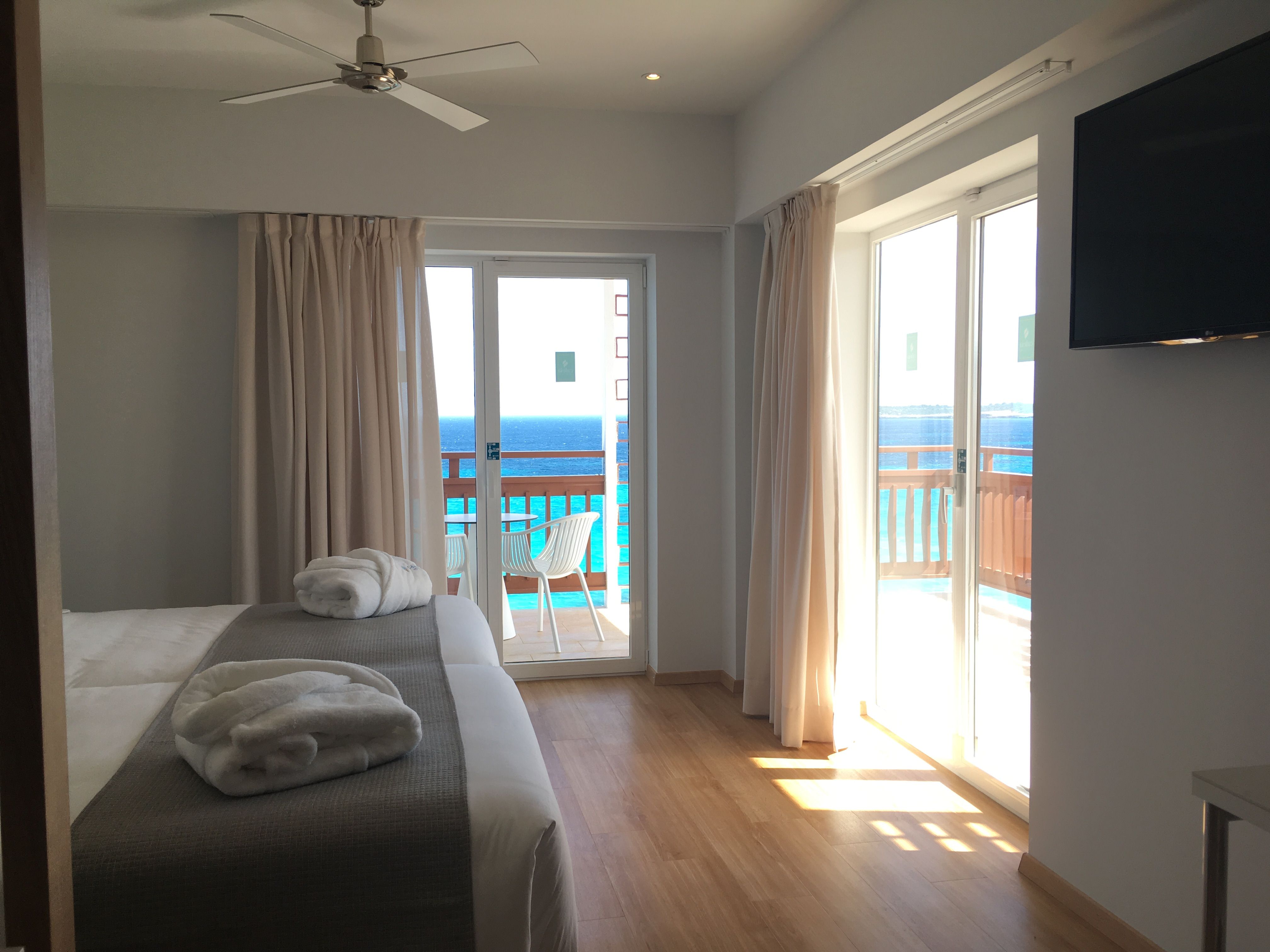DOUBLE ROOM FRONT SEA VIEW WITH BALCONY OR TERRACE