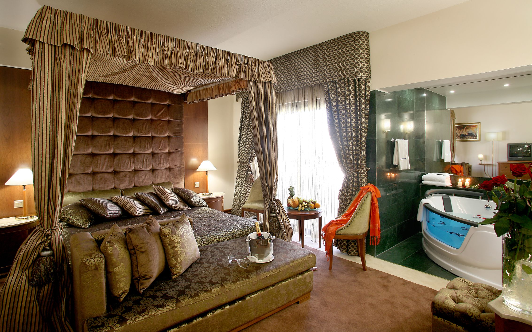 HONEYMOON SUITE 