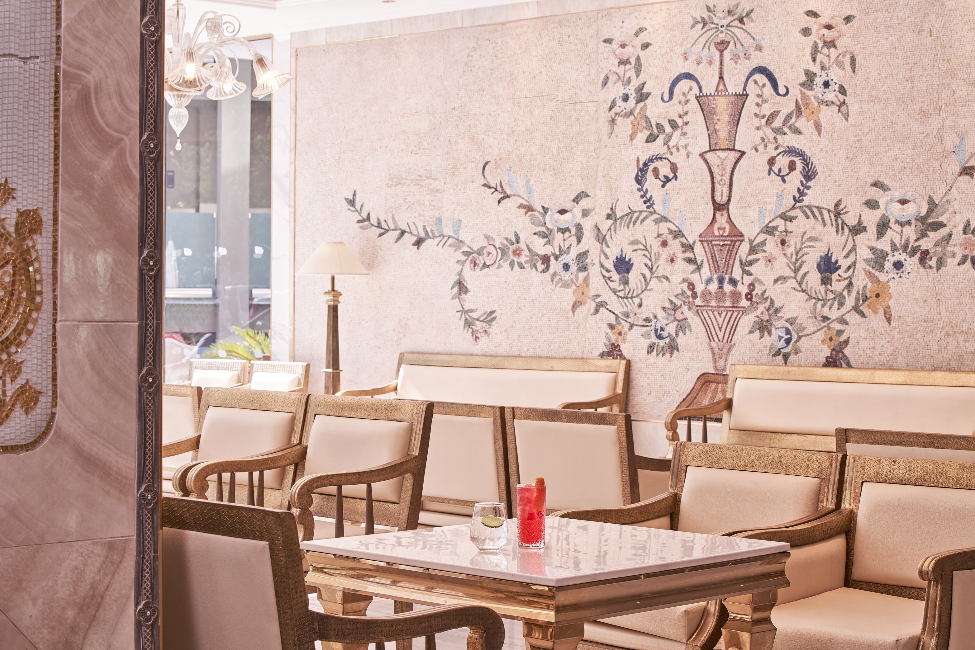 Rea Lobby Bar