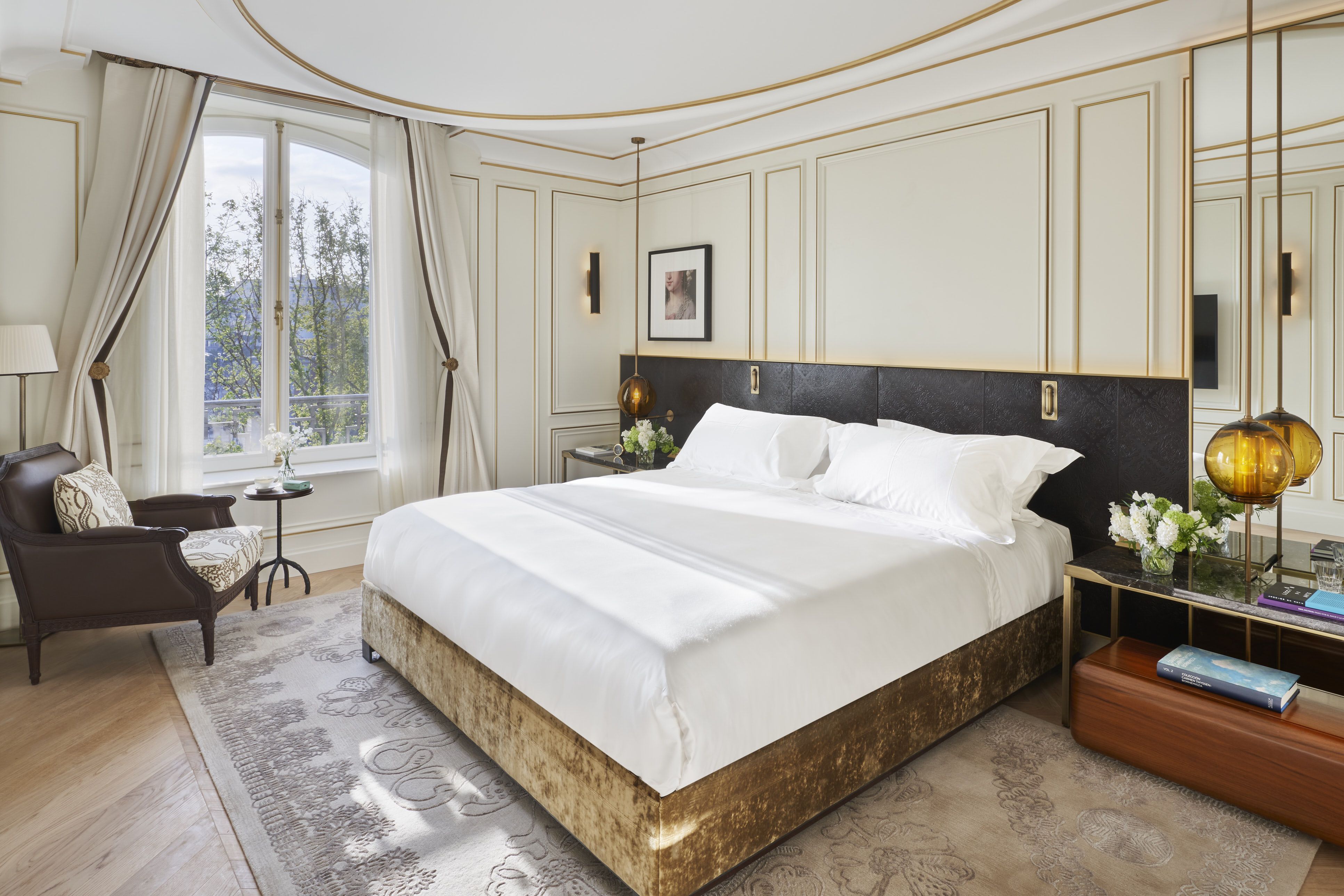 DOUBLE KING SIZE BED
