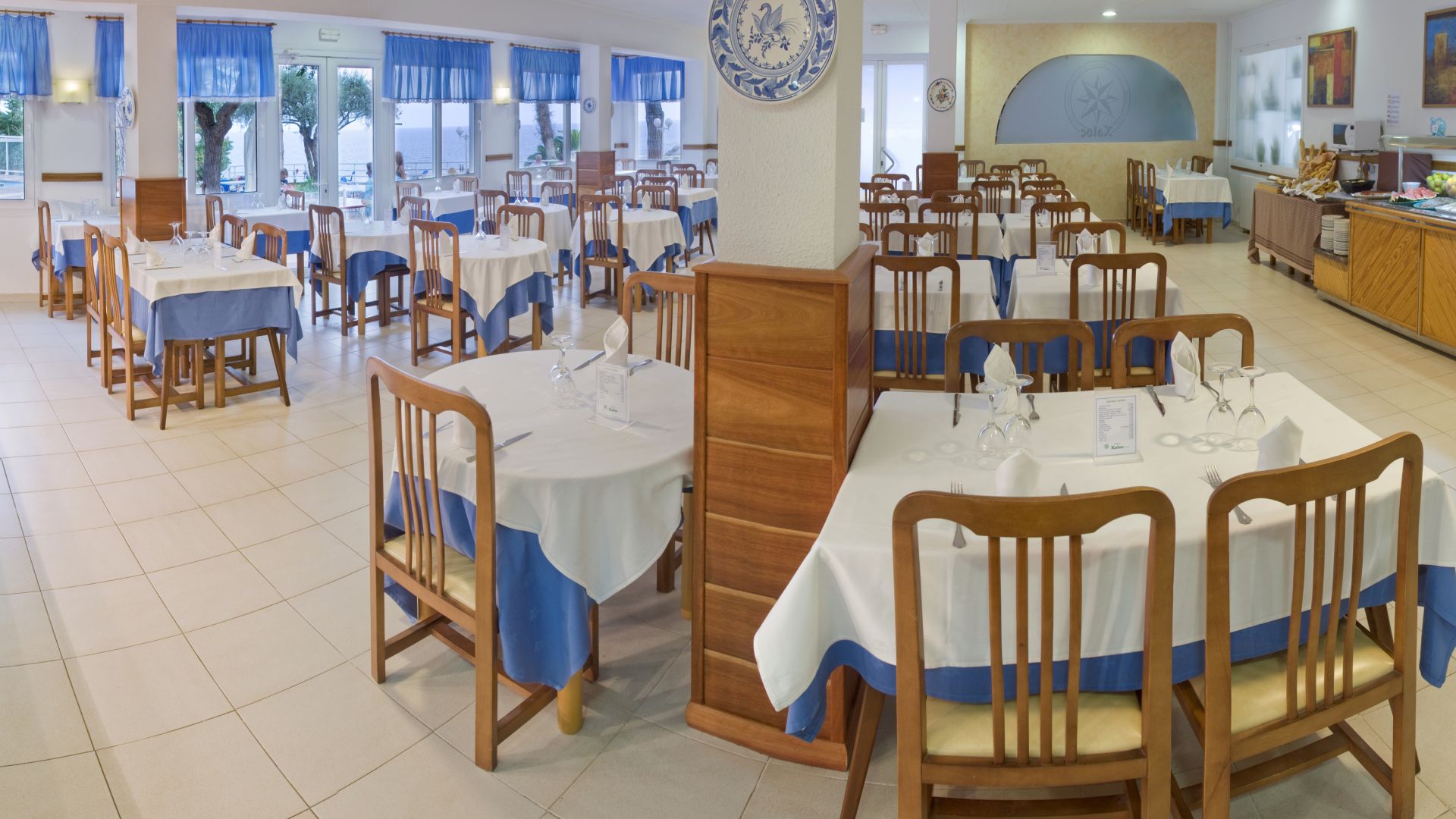 MAIN RESTAURANT