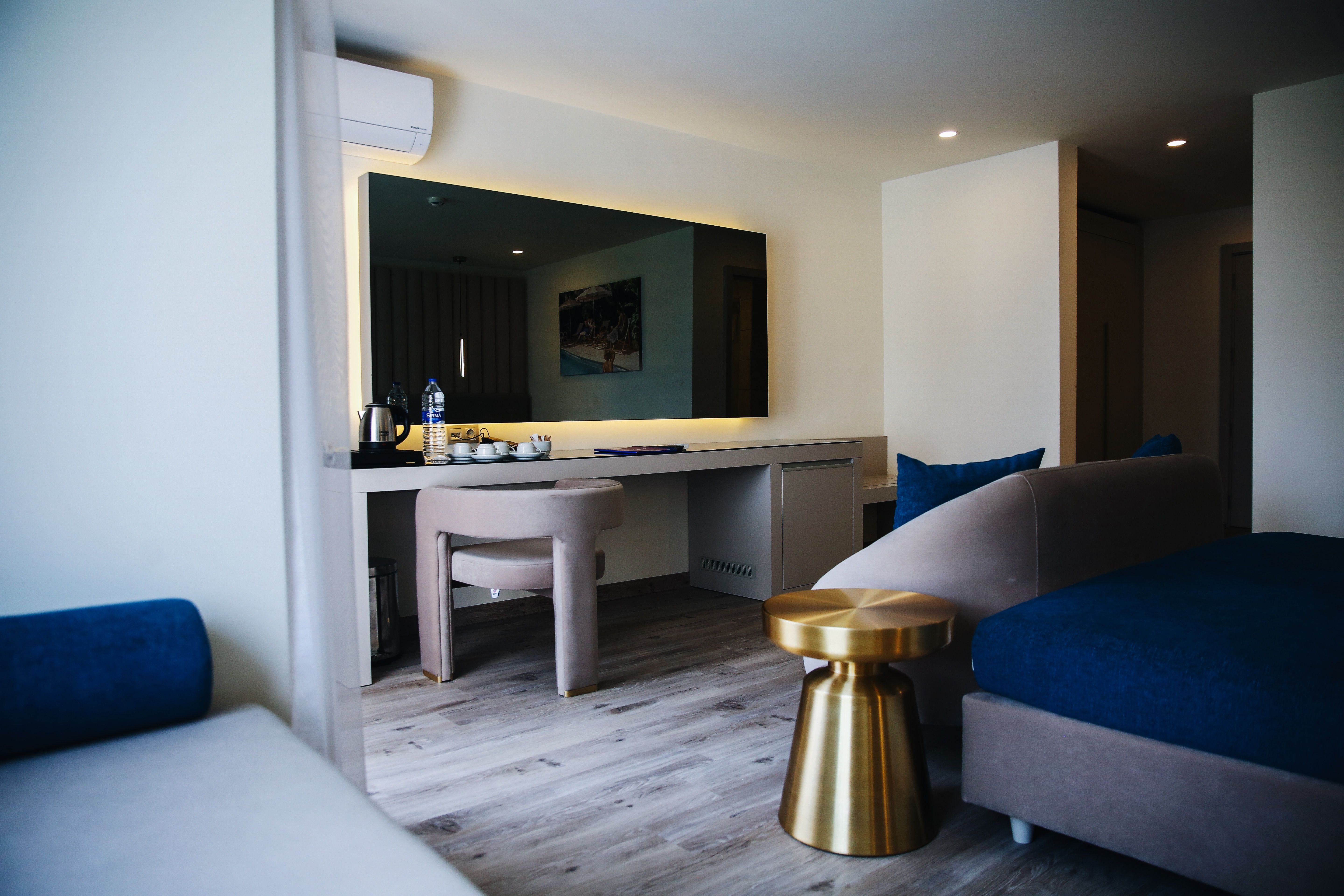 VILLA FAMILY ROOM