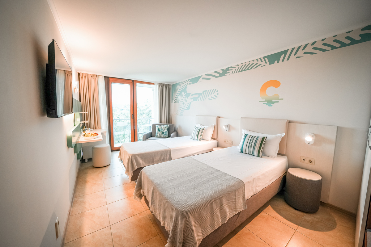 MAINBUILDING ROOM (BALCONY OR TERRACE)