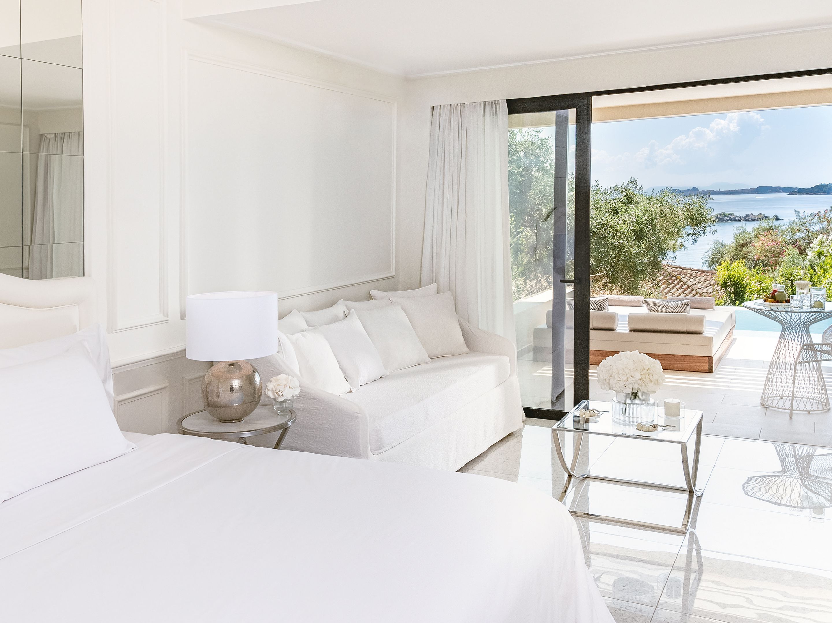 SWIM UP JUNIOR BUNGALOW SUITE
