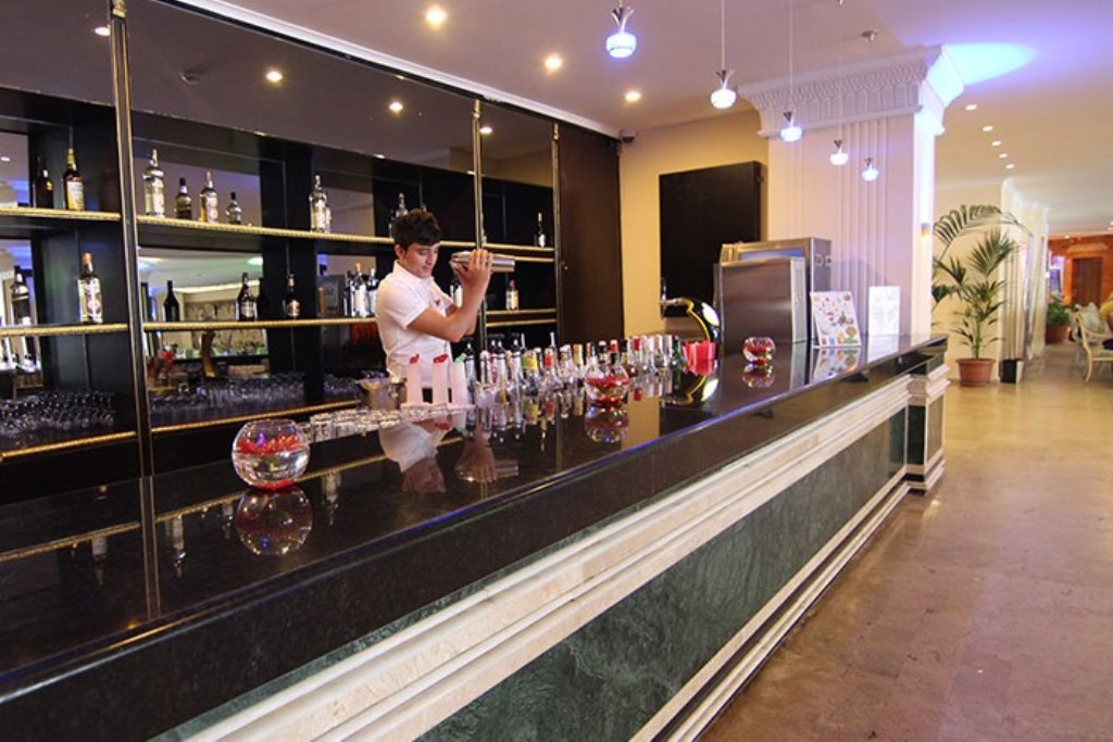 MAXIMUS LOUNGE BAR 