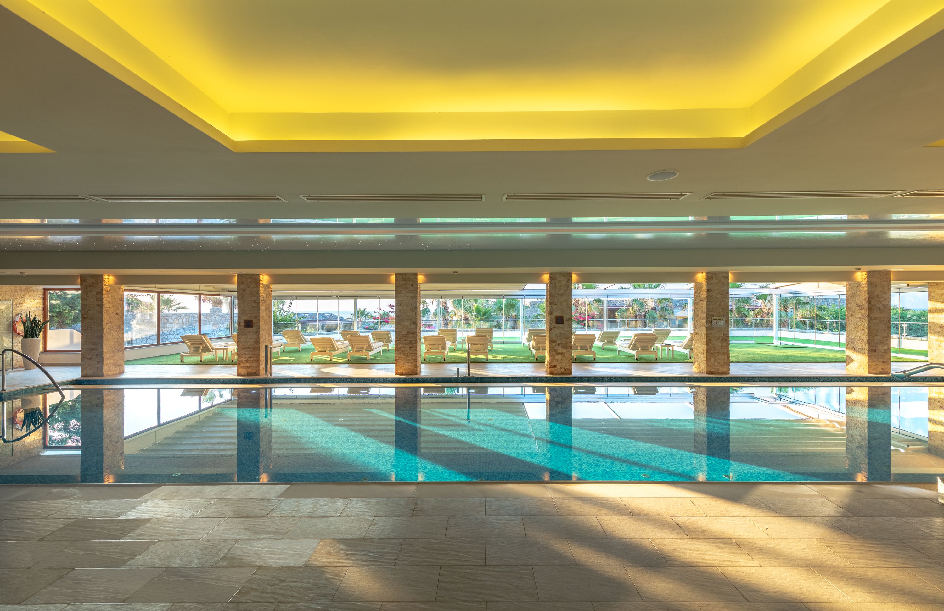 Piscină interioară