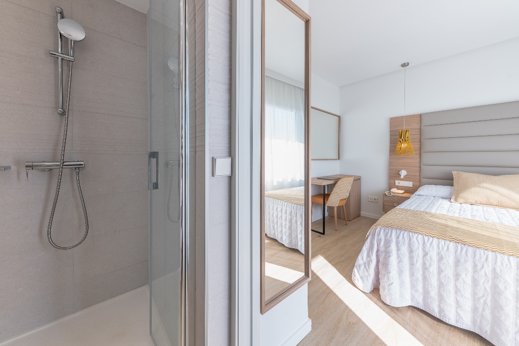  SINGLE ROOM