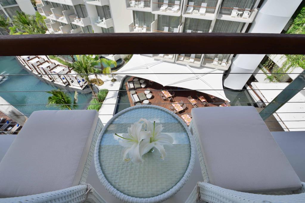Suite Pool View