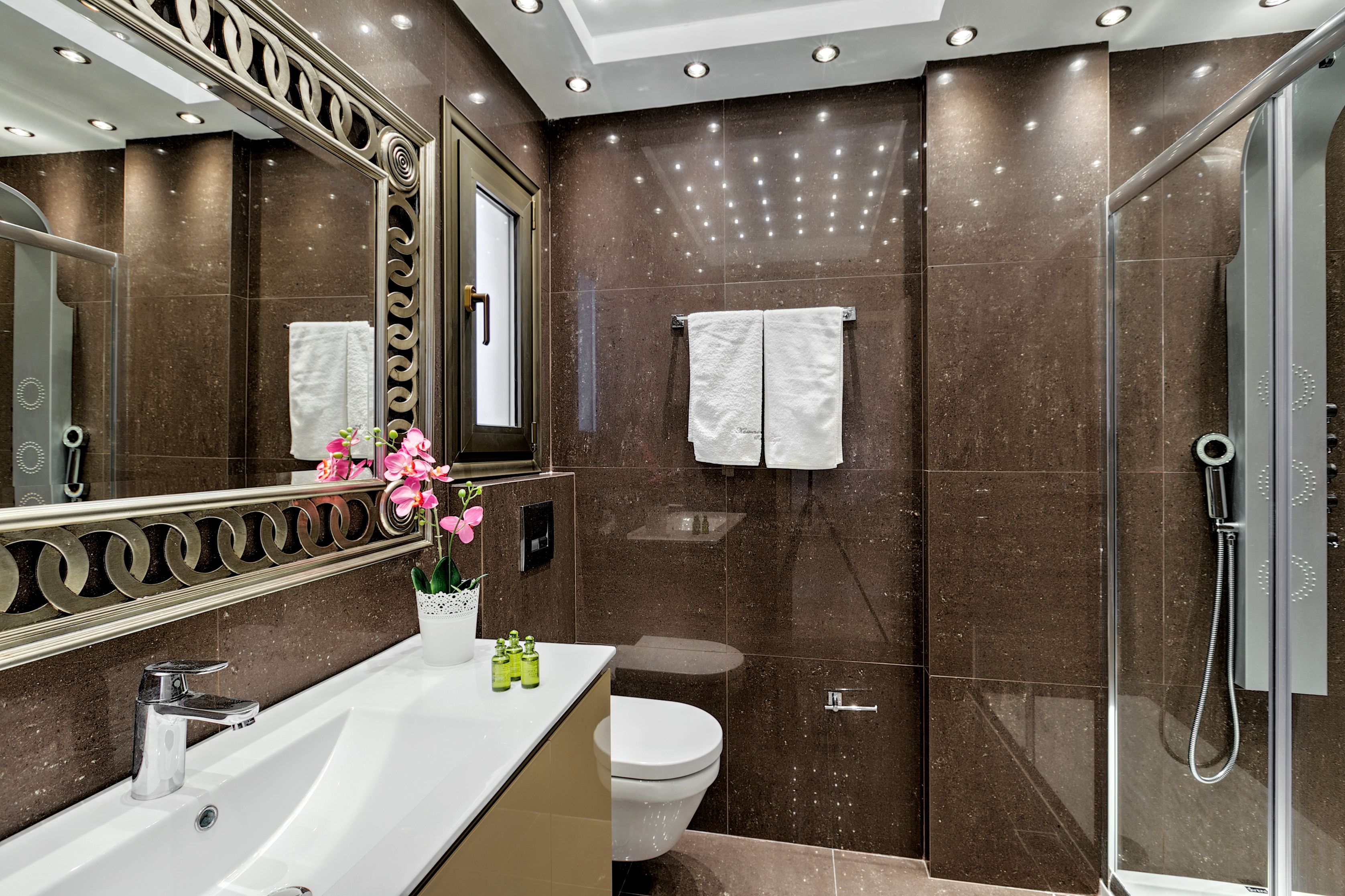 SUITE ONE BEDROOM