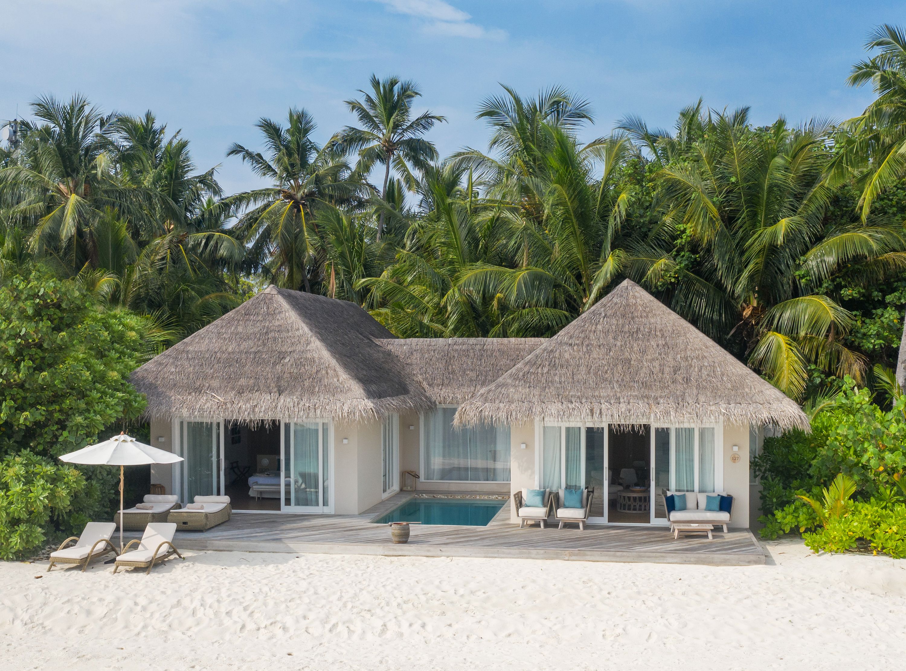 DELUXE BEACH SUITE WITH POOL