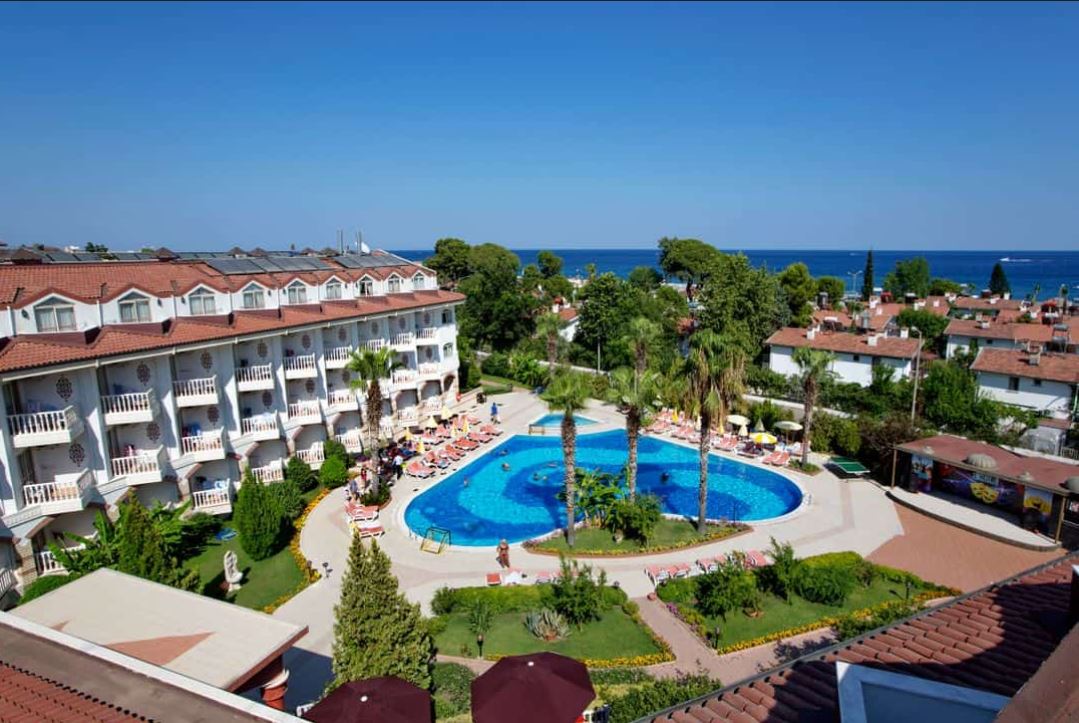 LARISSA SULTAN BEACH 3.JPG