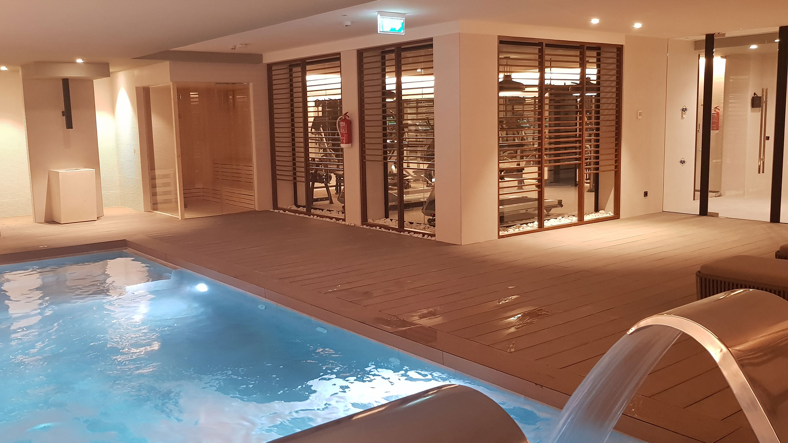 Piscină interioară