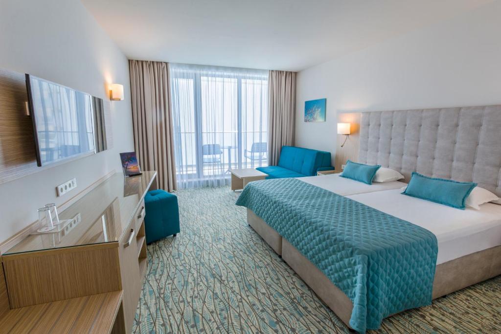 Standard Room (LateralSeaView, Balcony or Terrace)
