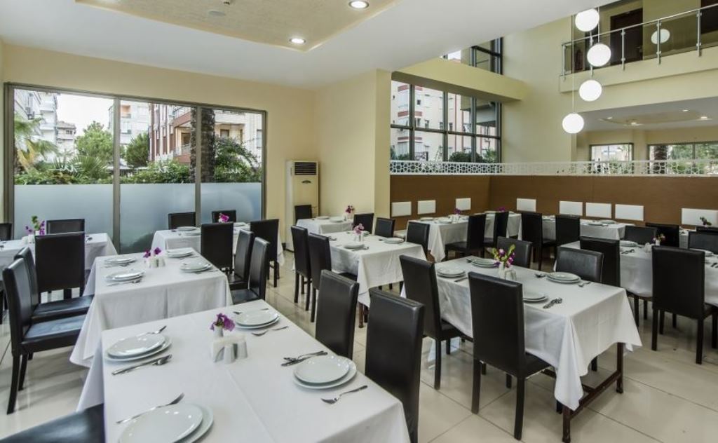 MAIN RESTAURANT