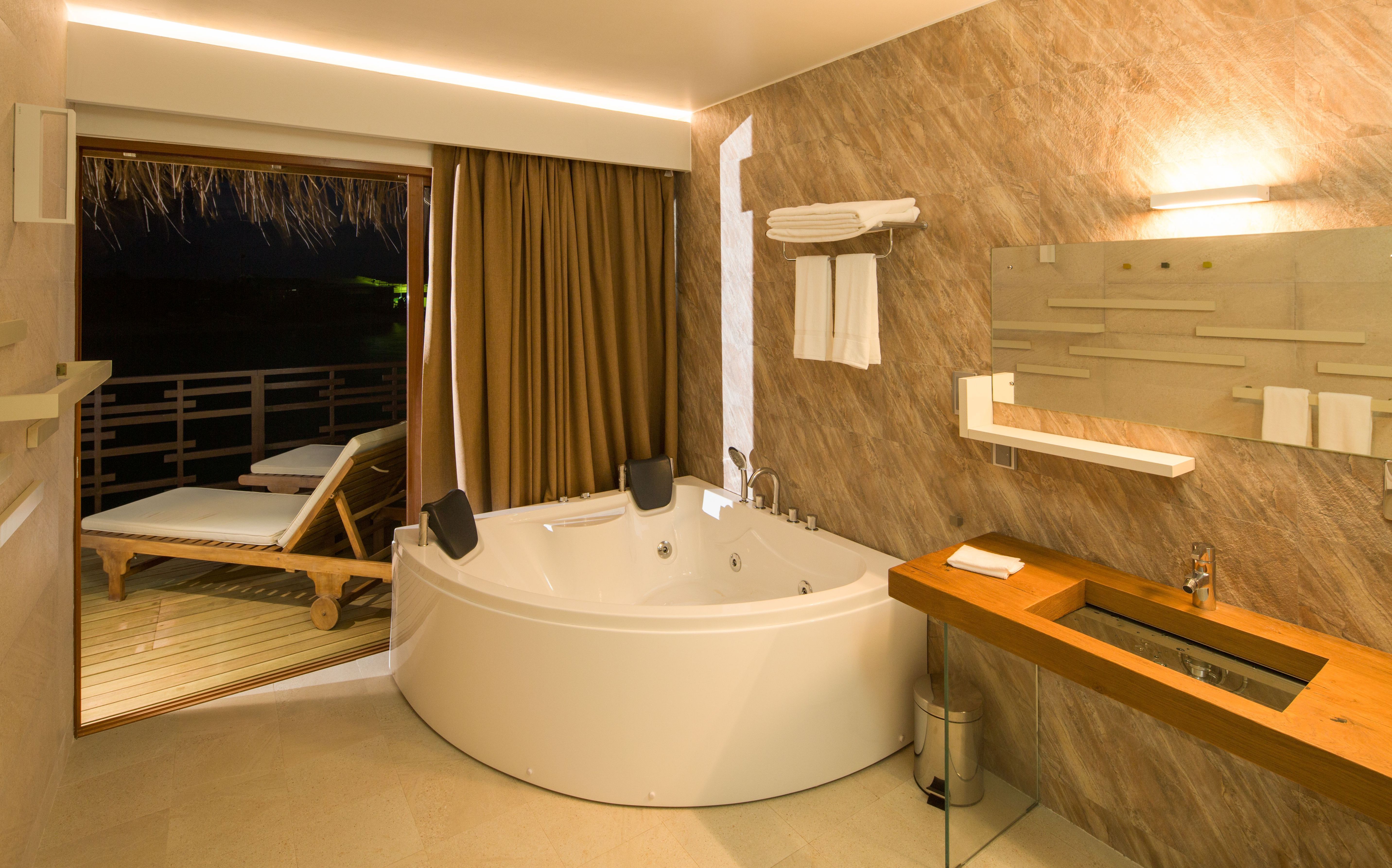 Lagoon Suite