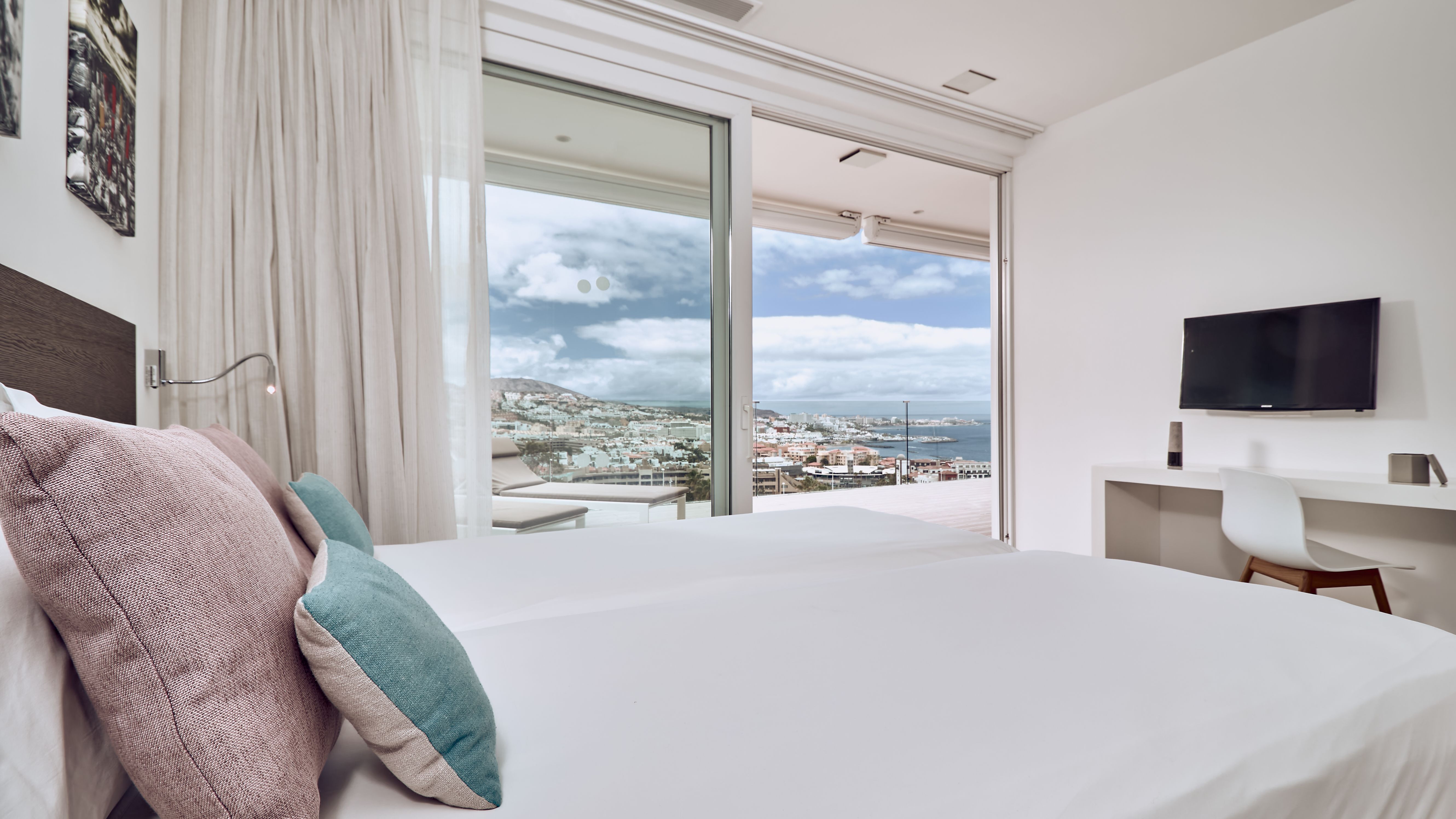 2 BEDROOM SUITE EXTRA LARGE ROOM WITH SEA VIEW (SERENITY ESSENCE)