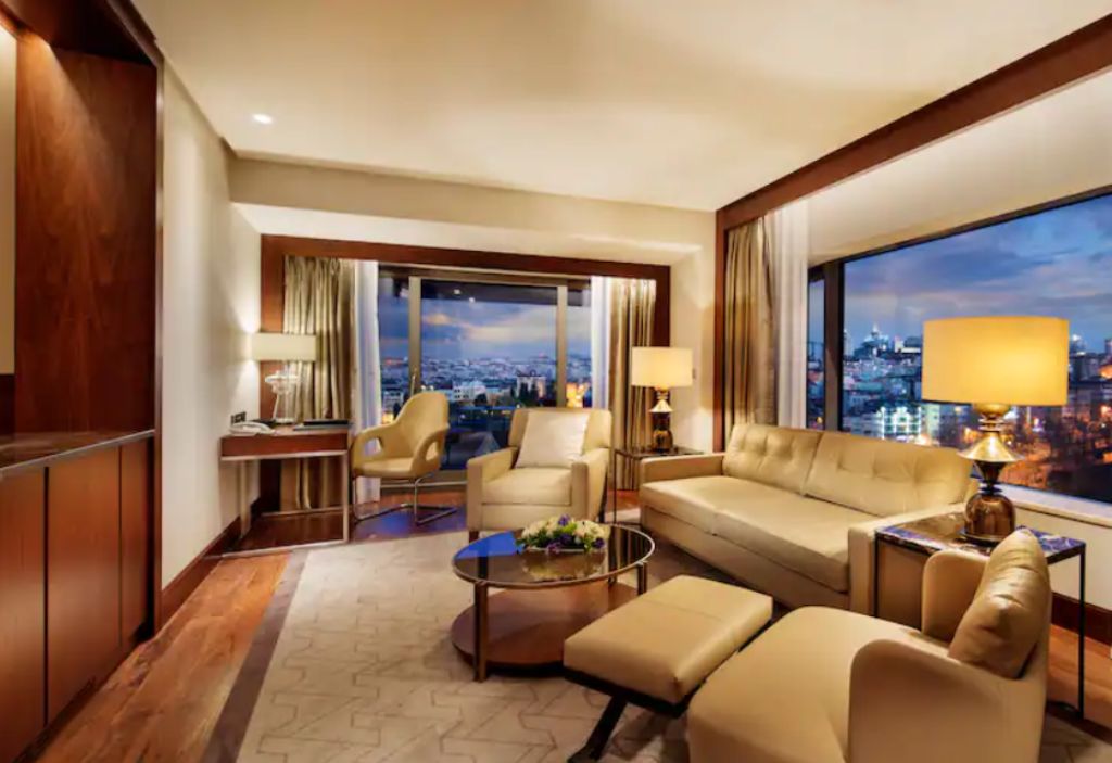PARK SUITE WITH BALCONY