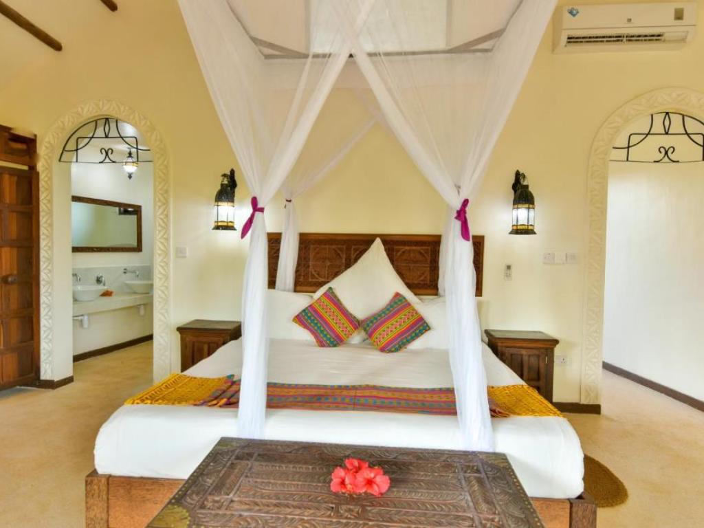 DELUXE DOUBLE ROOM (CHILD WITHOUT EXTRA BED)