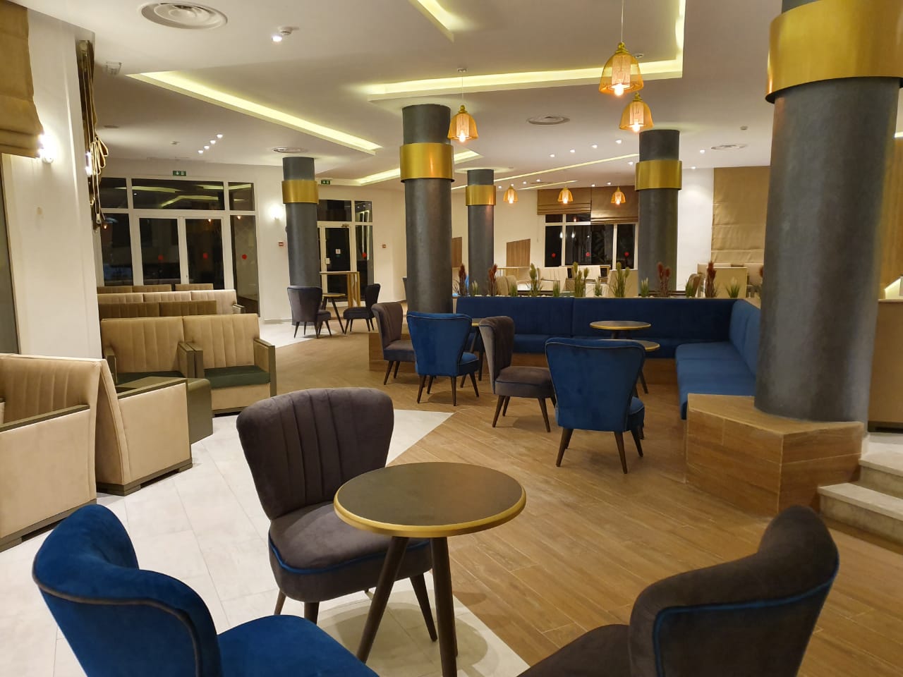 MAIN BAR 