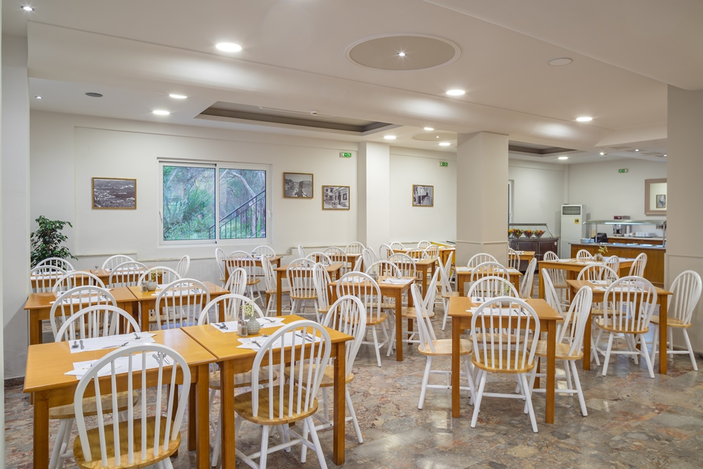 MAIN RESTAURANT 