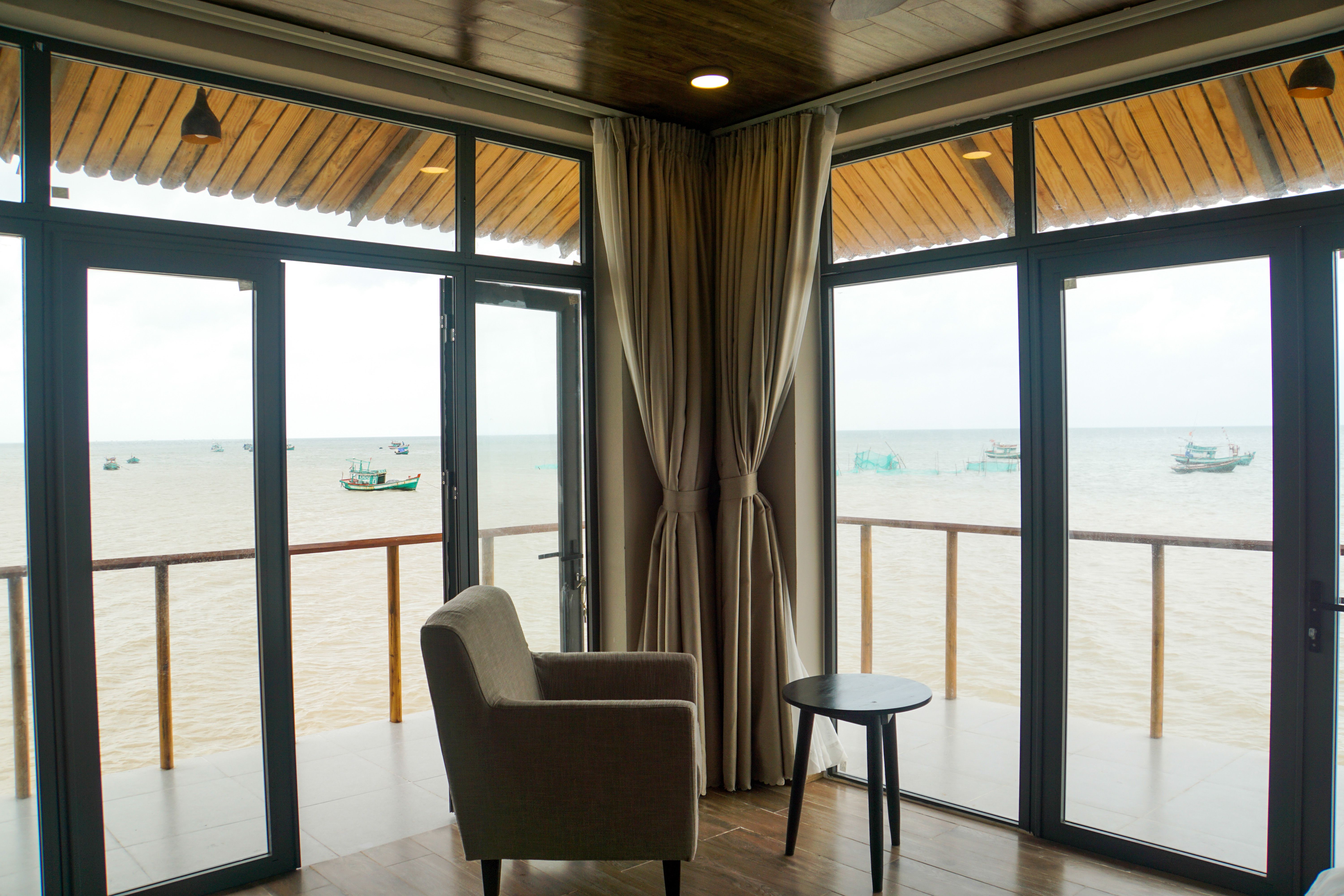 IMPECCABLE VILLA ON THE SEA
