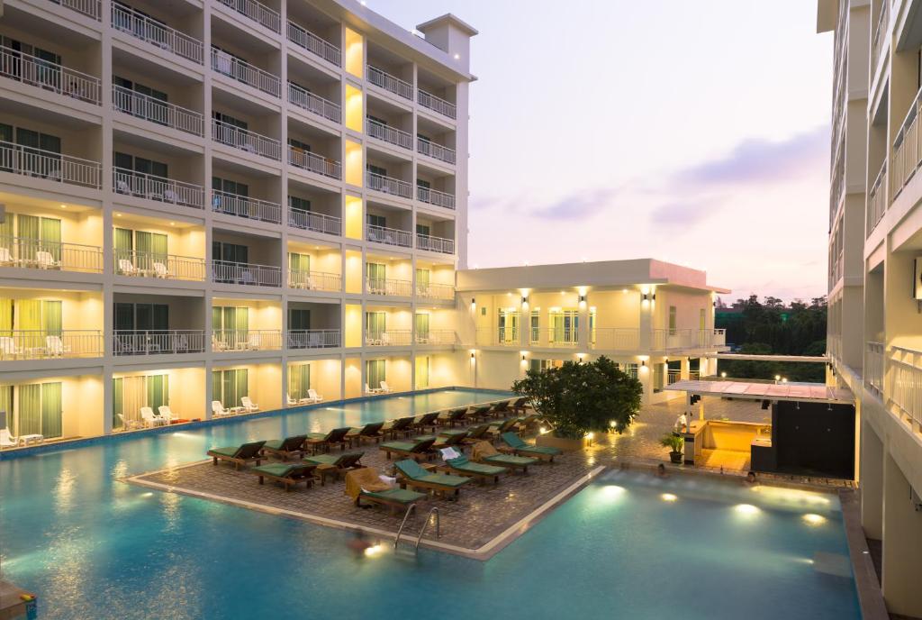 2 Pool Bars