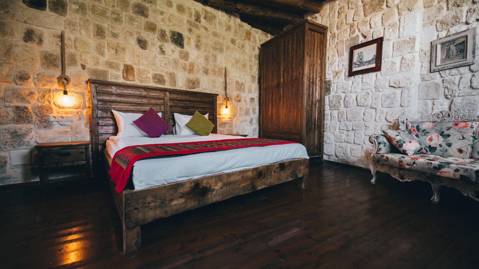CAVE SUITE ROOM