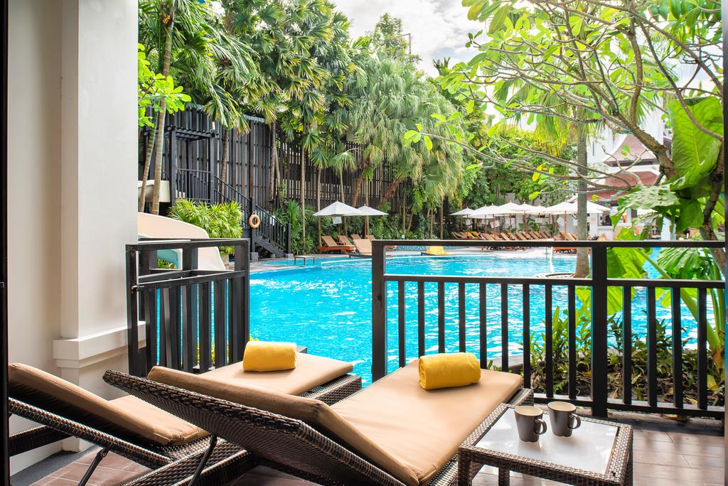 DELUXE POOL ACCESS