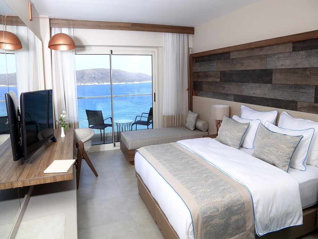 SUPERIOR SEAVIEW ROOM