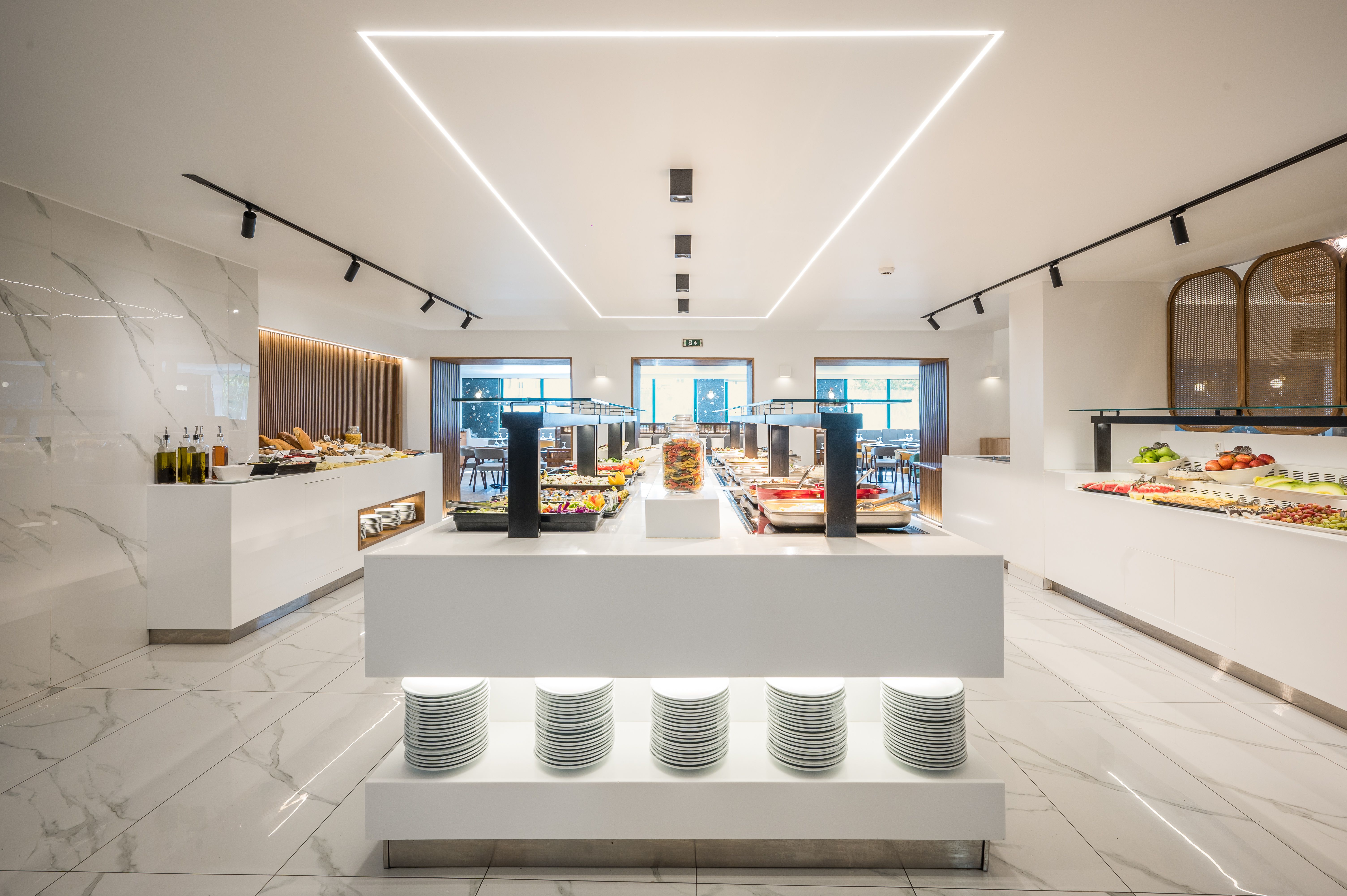MAIN RESTAURANT