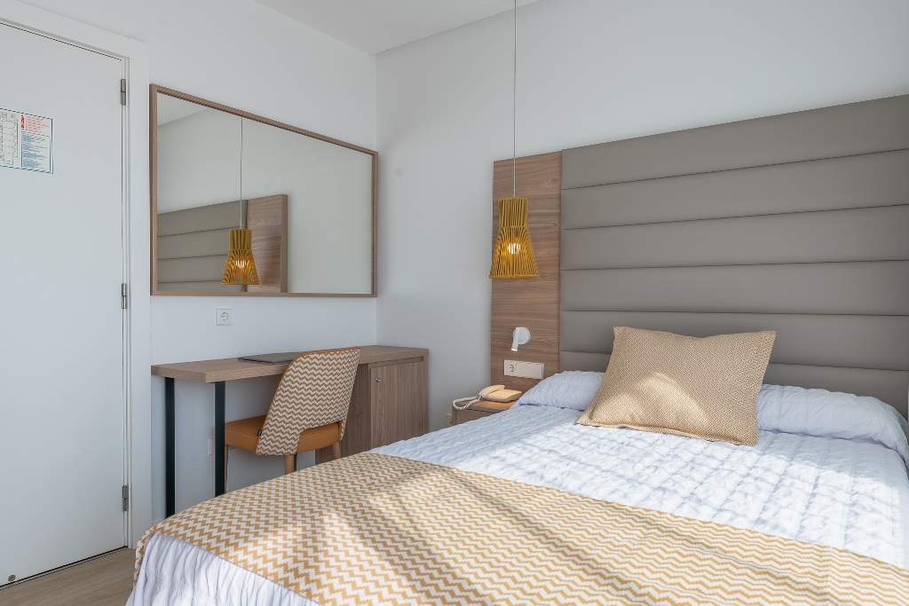  SINGLE ROOM