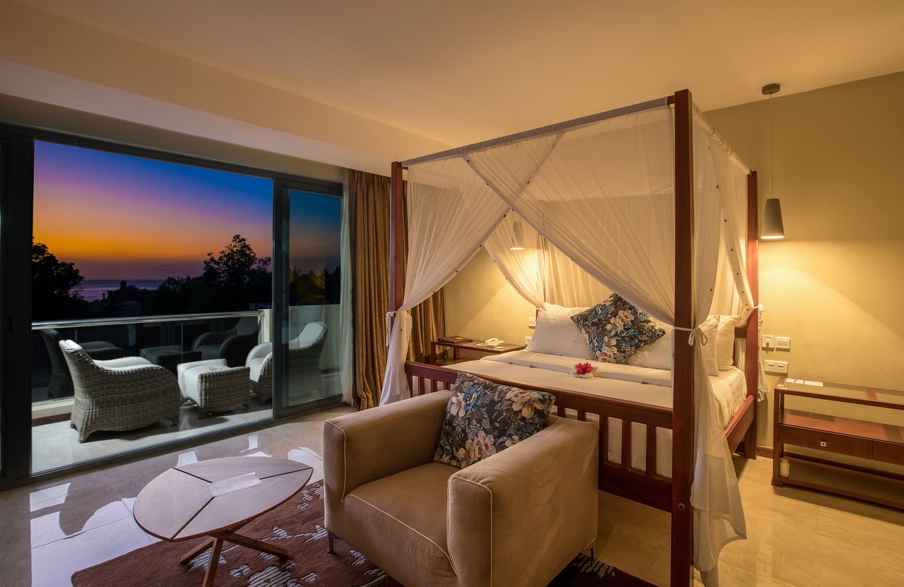SUPERIOR HONEYMOONSUITE