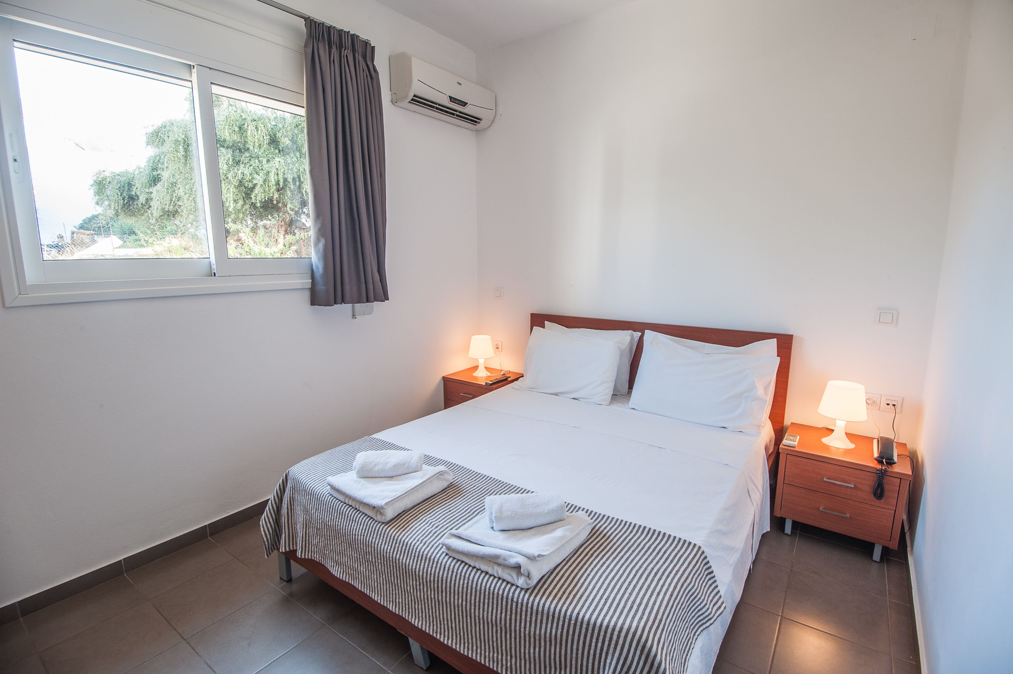 1 BEDROOM APARTMENT UP 4