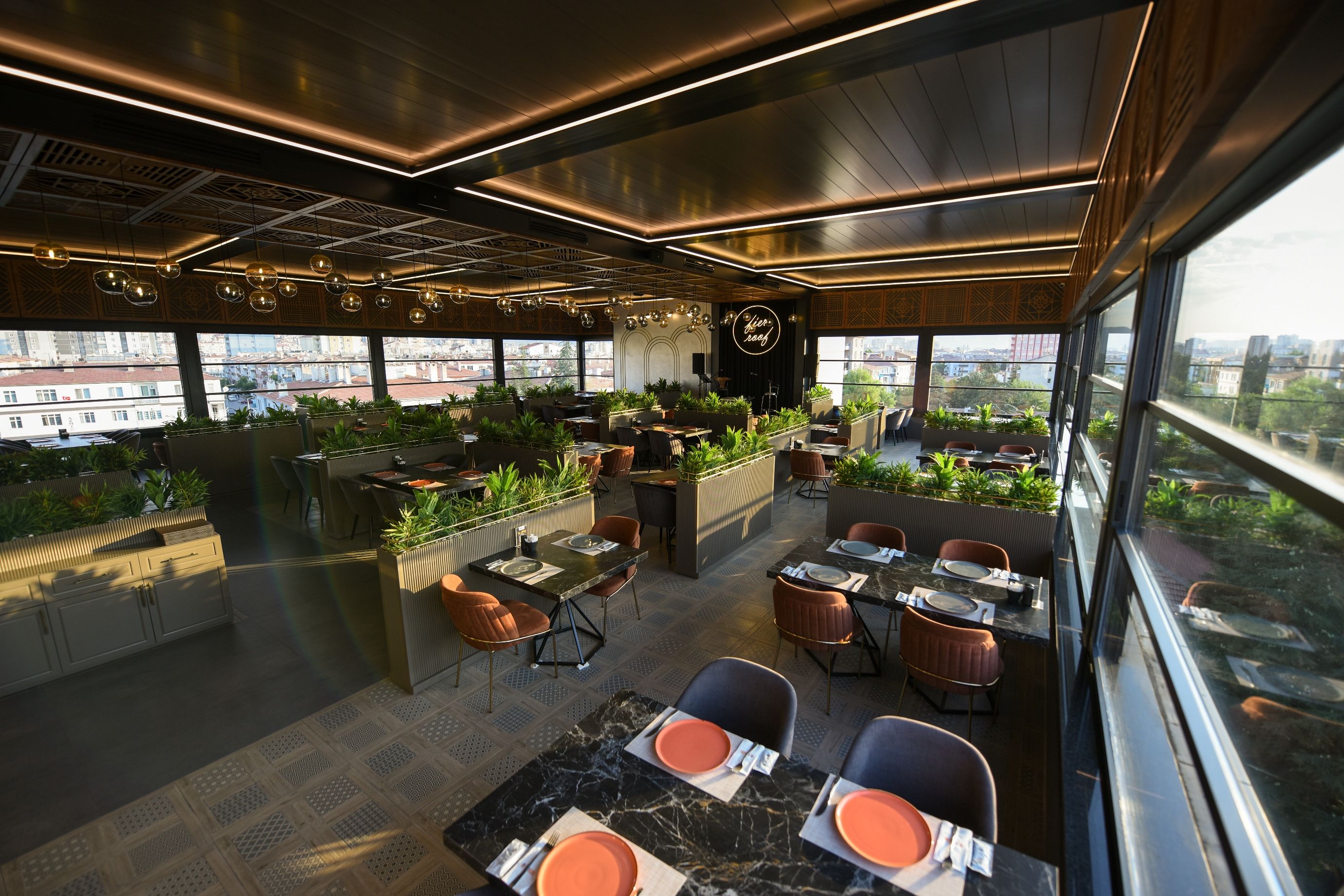 ROOS RESTAURANT