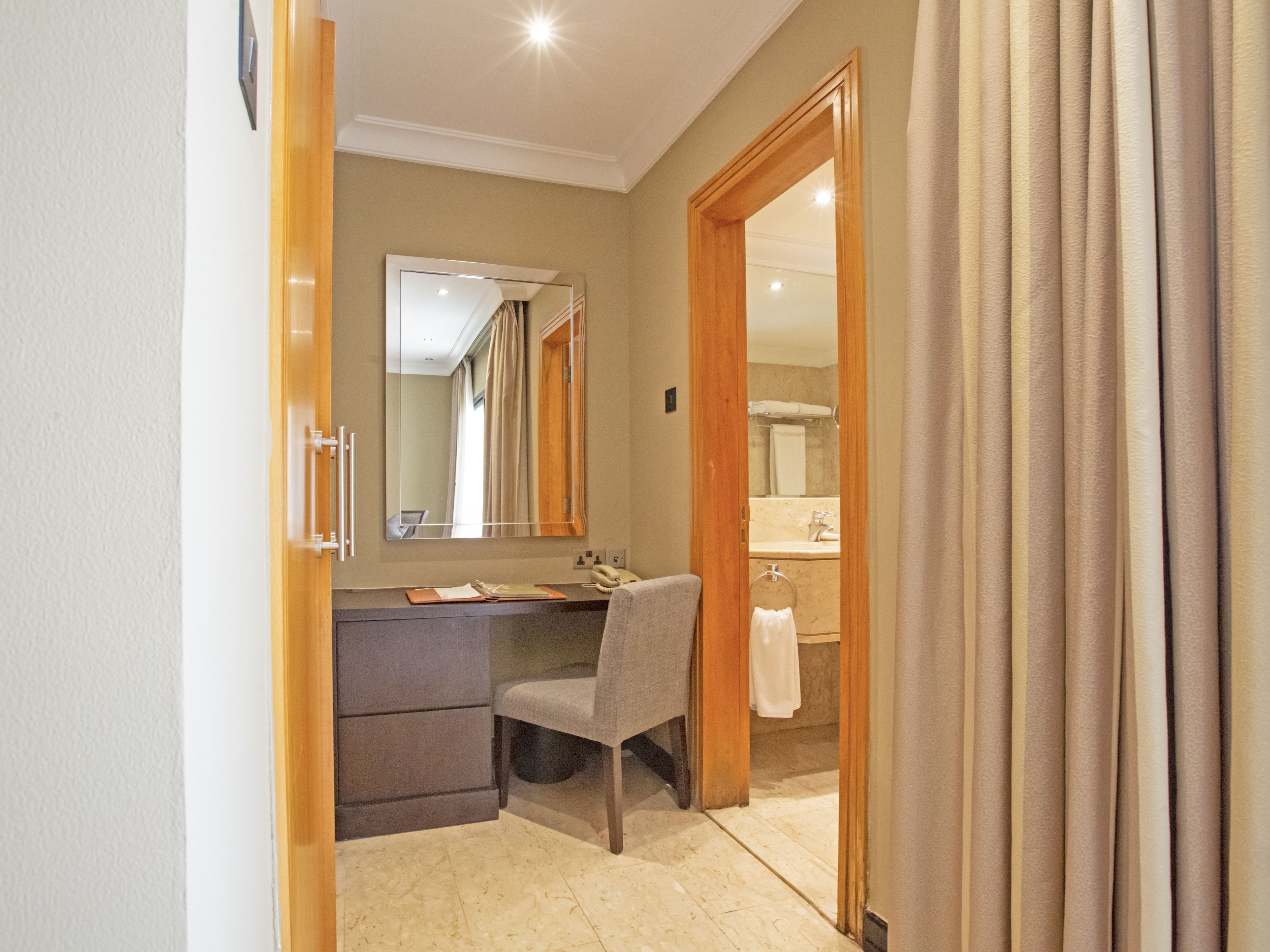 EXECUTIVE SUITE