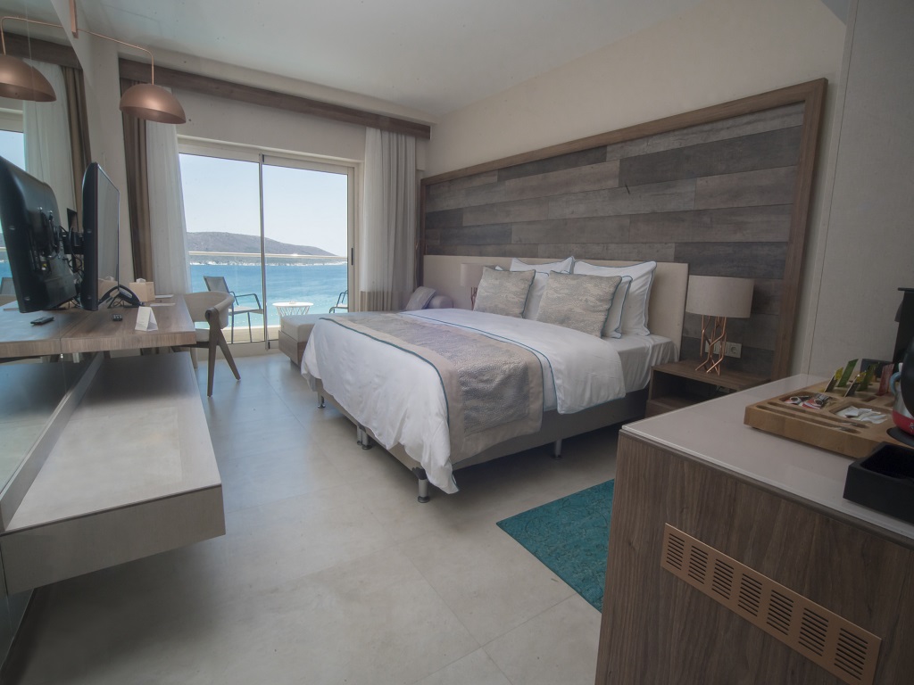 SUPERIOR SEAVIEW ROOM