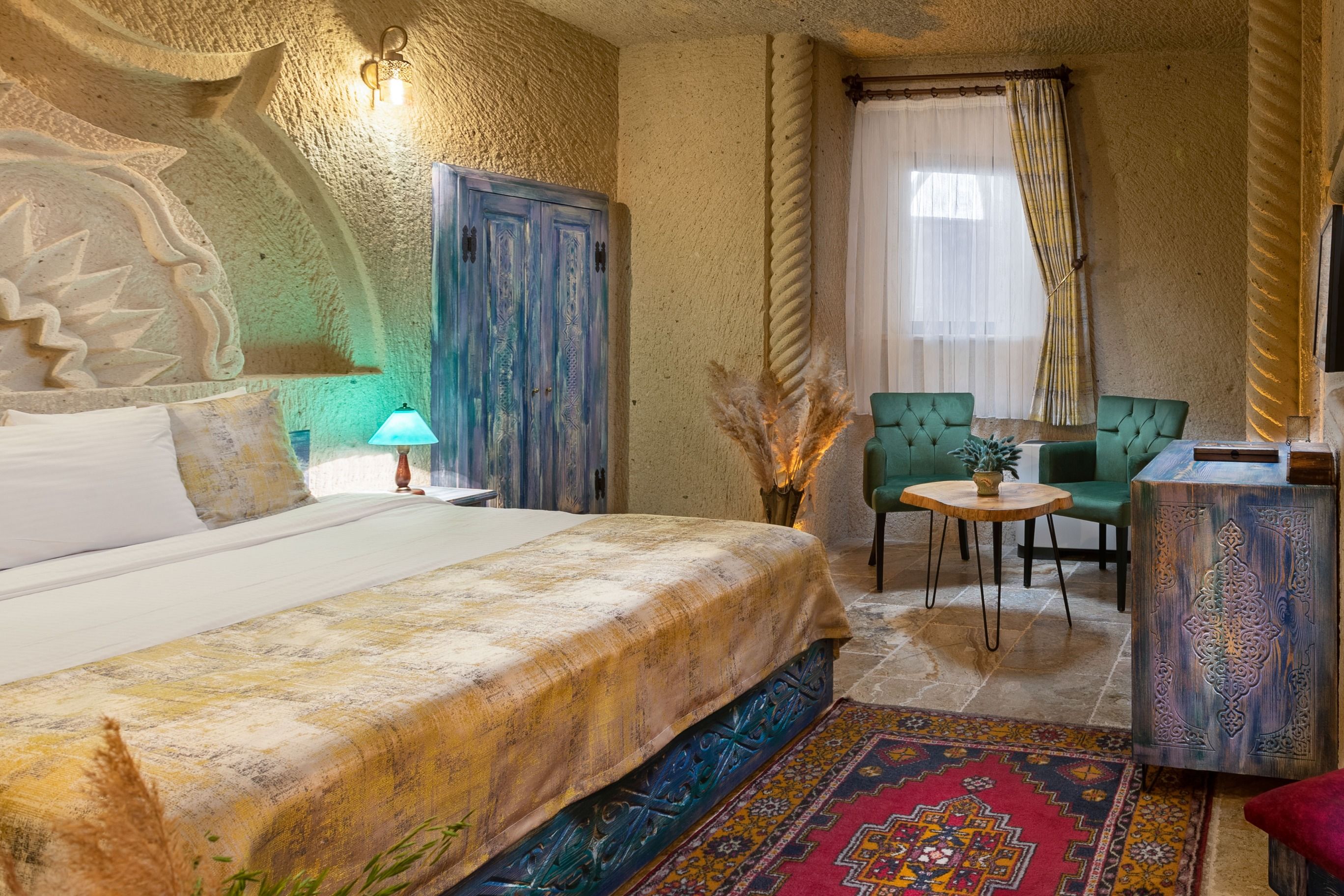 DELUXE STONE ROOM