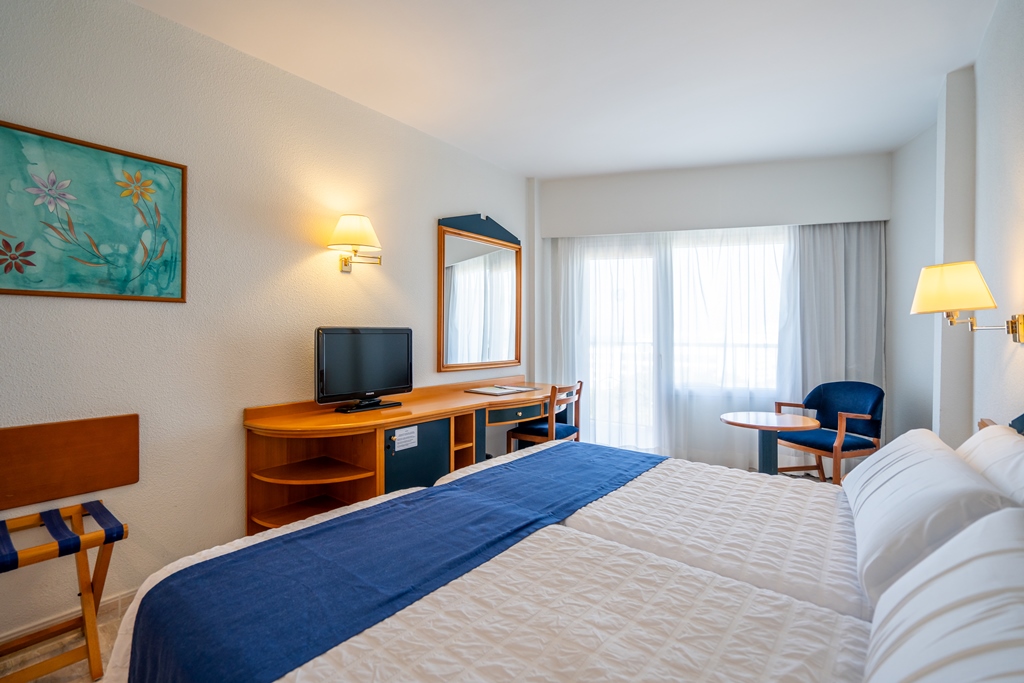  DOUBLE ROOM